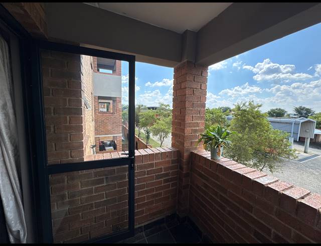 2 BEDROOM APARTMENT FOR SALE IN HEUWELOORD